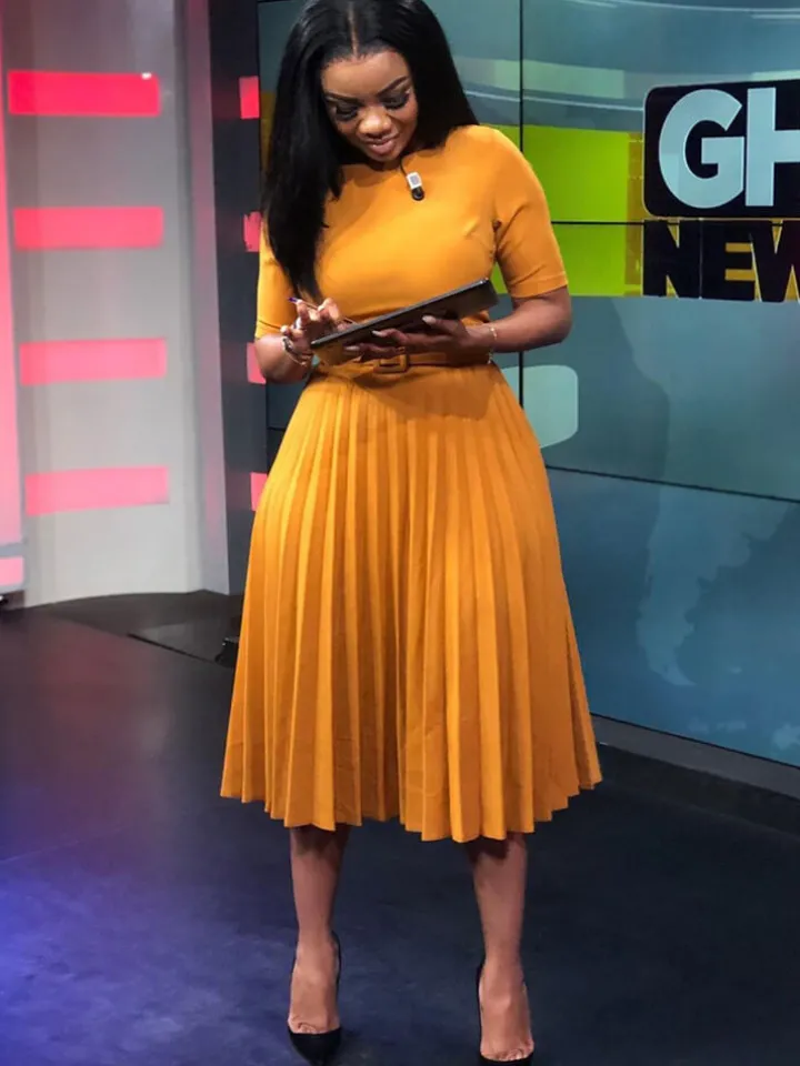 Short Sleeve Solid Color Pleated Midi Dress with Belt