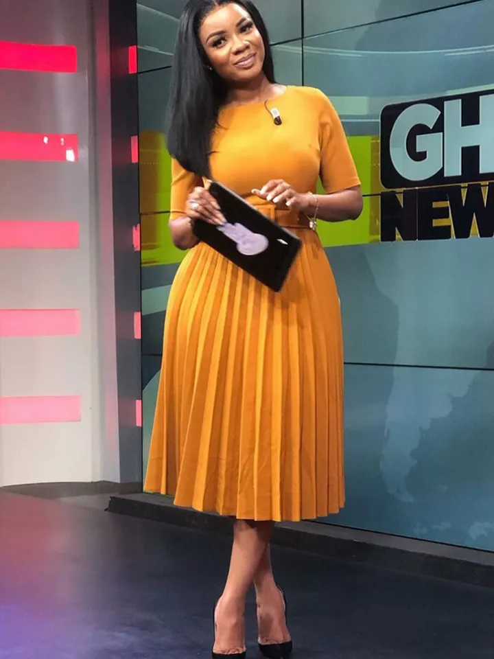 Short Sleeve Solid Color Pleated Midi Dress with Belt