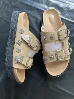 Studded Metal Rivet Flat Slide